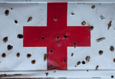 Další čtvrtstoletí válek - Červený kříž žádá: acta non verba